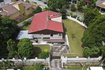 Grade A Good Condition Corner 2 Storey Bungalow House, Kuala Lumpur Bangsar