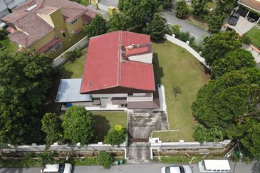 Grade A Good Condition Corner 2 Storey Bungalow House, Kuala Lumpur Bangsar