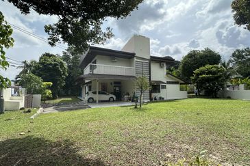 Grade A Good Condition Corner 2 Storey Bungalow House, Kuala Lumpur Bangsar