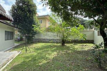 Grade A Good Condition Corner 2 Storey Bungalow House, Kuala Lumpur Bangsar