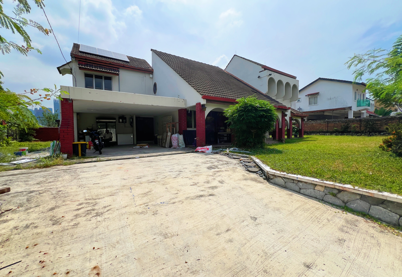 Spacious Guarded Home with Loft Charm 2 Storey Bungalow, TTDI KL