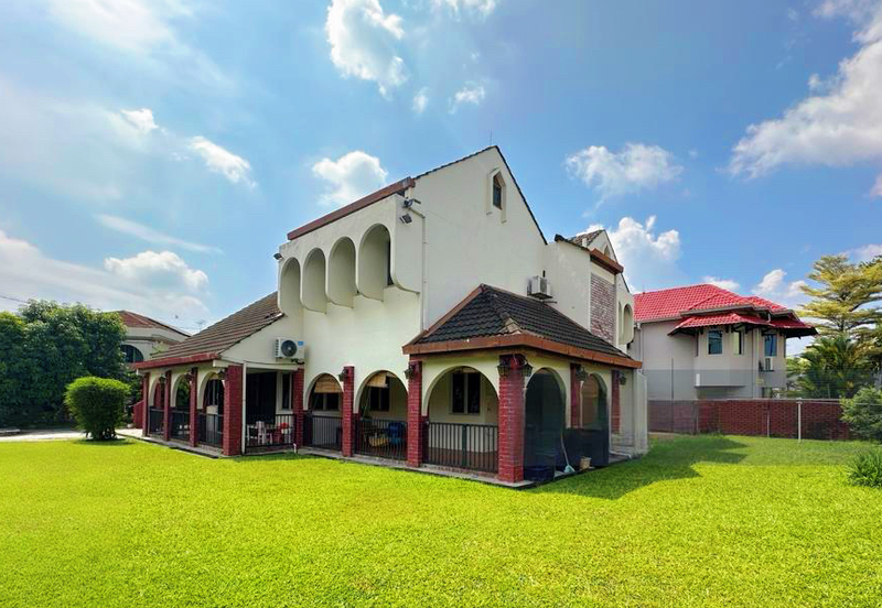 Spacious Guarded Home with Loft Charm 2 Storey Bungalow, TTDI KL