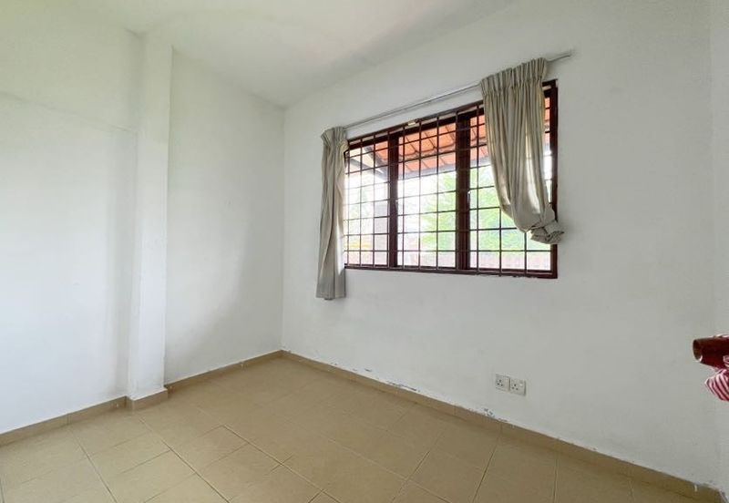Super Cheap Guarded Area 2 Storey Corner Bungalow, TTDI KL