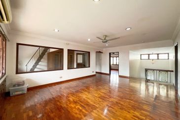 Super Cheap Guarded Area 2 Storey Corner Bungalow, TTDI KL