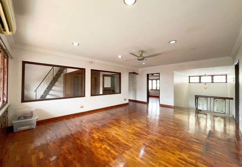 Super Cheap Guarded Area 2 Storey Corner Bungalow, TTDI KL