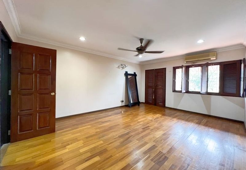 Super Cheap Guarded Area 2 Storey Corner Bungalow, TTDI KL