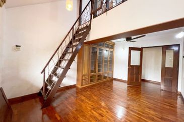 Super Cheap Guarded Area 2 Storey Corner Bungalow, TTDI KL