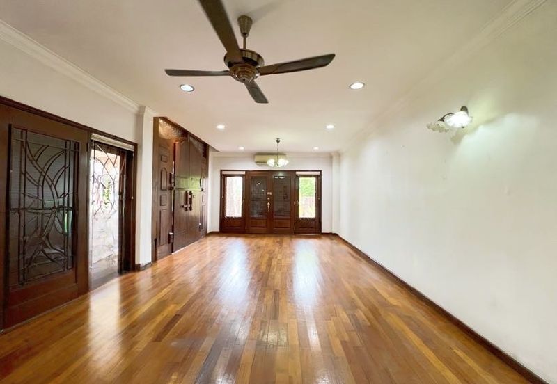 Super Cheap Guarded Area 2 Storey Corner Bungalow, TTDI KL