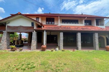 Super Cheap Guarded Area 2 Storey Corner Bungalow, TTDI KL