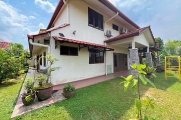 Super Cheap Guarded Area 2 Storey Corner Bungalow, TTDI KL