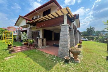 Super Cheap Guarded Area 2 Storey Corner Bungalow, TTDI KL