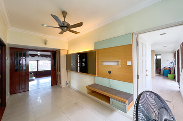 Super Cheap Guarded Area 2 Storey Corner Bungalow, TTDI KL