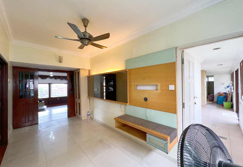 Super Cheap Guarded Area 2 Storey Corner Bungalow, TTDI KL