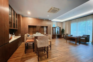 Super Cheap 2 Storey Corner Bungalow, Taman Tun Dr Ismail, Ttdi