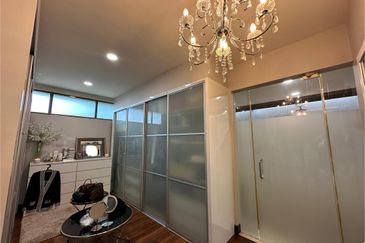 Super Cheap Corner 2.5 Storey Semi-D @ Duta Tropika, Mont Kiara