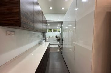 Super Cheap Corner 2.5 Storey Semi-D @ Duta Tropika, Mont Kiara