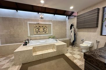 Super Cheap Corner 2.5 Storey Semi-D @ Duta Tropika, Mont Kiara