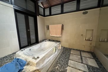 Super Cheap 2.5 Storey Semi-D @ Duta Tropika, KL