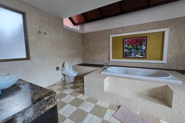 Super Cheap Cluster 3 Storey Semi-D @ Duta Tropika, Publika