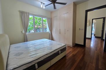 Super Cheap Cluster 3 Storey Semi-D @ Duta Tropika, Publika