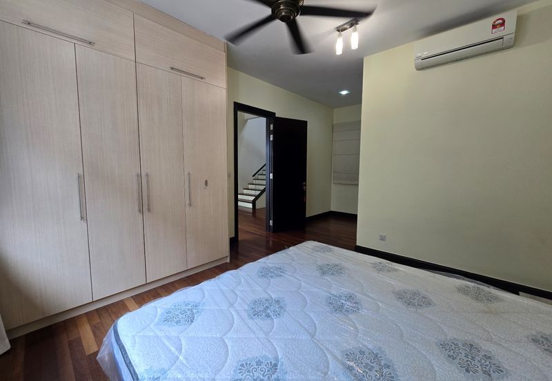 Super Cheap Cluster 3 Storey Semi-D @ Duta Tropika, Publika