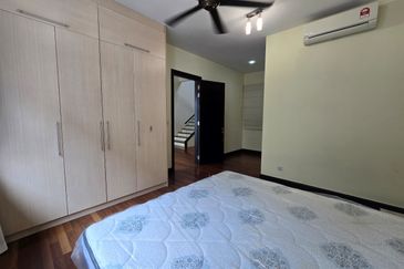 Super Cheap Cluster 3 Storey Semi-D @ Duta Tropika, Publika