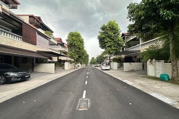 Super Cheap Cluster 3 Storey Semi-D @ Duta Tropika, Publika