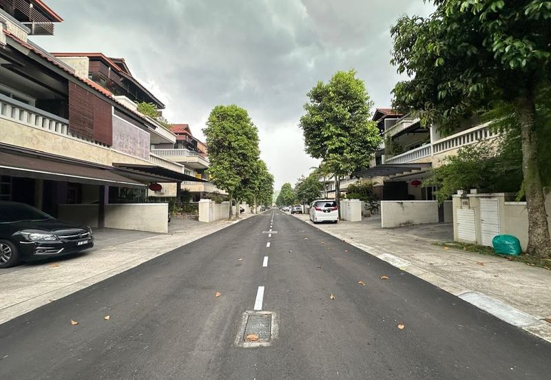 Super Cheap Cluster 3 Storey Semi-D @ Duta Tropika, Publika