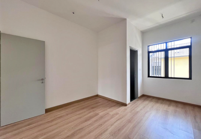 Super Cheap Double Storey Terrace @ Avenue 3, Bandar Tun Hussein Onn