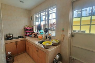 Super Cheap Fully Extended 3 Storey Terrace House @ Bukit Segar Jaya 1