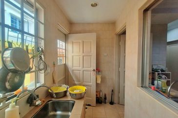 Super Cheap Fully Extended 3 Storey Terrace House @ Bukit Segar Jaya 1