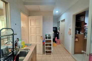Super Cheap Fully Extended 3 Storey Terrace House @ Bukit Segar Jaya 1
