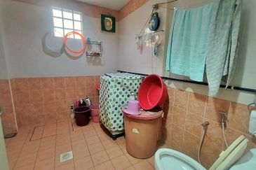 Super Cheap Fully Extended 3 Storey Terrace House @ Bukit Segar Jaya 1