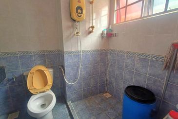 Super Cheap Fully Extended 3 Storey Terrace House @ Bukit Segar Jaya 1