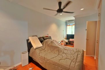 Super Cheap Fully Extended 3 Storey Terrace House @ Bukit Segar Jaya 1