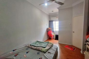 Super Cheap Fully Extended 3 Storey Terrace House @ Bukit Segar Jaya 1