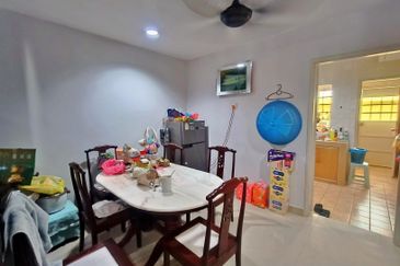Super Cheap Fully Extended 3 Storey Terrace House @ Bukit Segar Jaya 1
