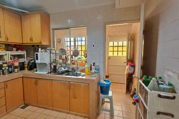 Super Cheap Fully Extended 3 Storey Terrace House @ Bukit Segar Jaya 1