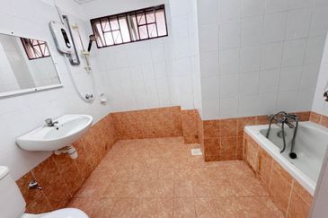 Super Cheap Good Condition 2.5 Storey Superlink @ Zone P Sri Petaling