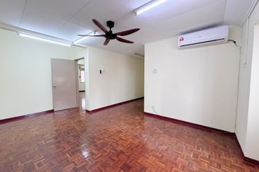 Super Cheap Good Condition 2.5 Storey Superlink @ Zone P Sri Petaling