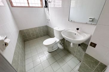 Super Cheap Good Condition 2.5 Storey Superlink @ Zone P Sri Petaling