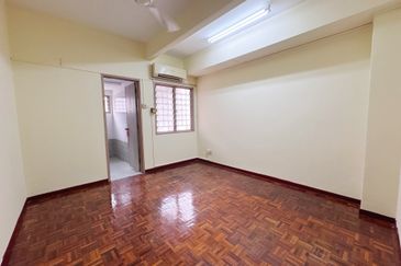 Super Cheap Good Condition 2.5 Storey Superlink @ Zone P Sri Petaling