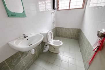 Super Cheap Good Condition 2.5 Storey Superlink @ Zone P Sri Petaling