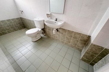 Super Cheap Good Condition 2.5 Storey Superlink @ Zone P Sri Petaling