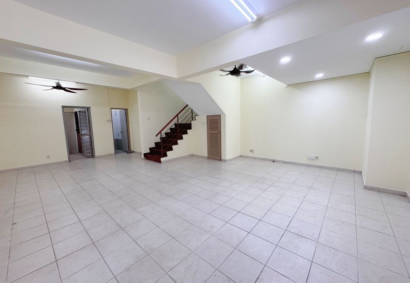 Super Cheap Good Condition 2.5 Storey Superlink @ Zone P Sri Petaling