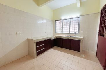 Super Cheap Good Condition 2.5 Storey Superlink @ Zone P Sri Petaling