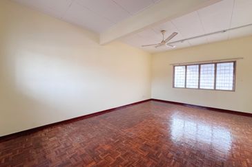 Super Cheap Good Condition 2.5 Storey Superlink @ Zone P Sri Petaling