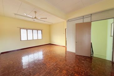 Super Cheap Good Condition 2.5 Storey Superlink @ Zone P Sri Petaling