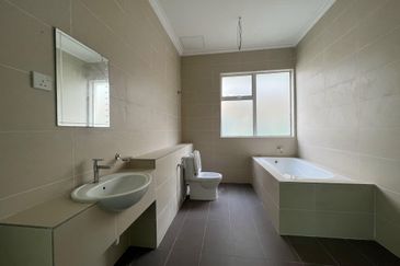 Super Cheap Brand New 3 Storey Bungalow @ Avenue 4, Bandar Tun Hussein Onn