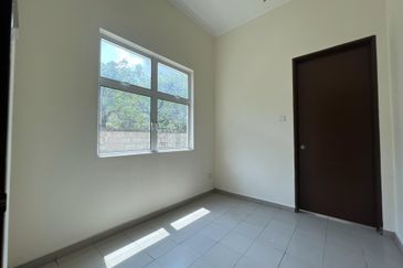 Super Cheap Brand New 3 Storey Bungalow @ Avenue 4, Bandar Tun Hussein Onn